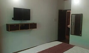 Egyptian cotton sheets, premium bedding, in-room safe, free WiFi