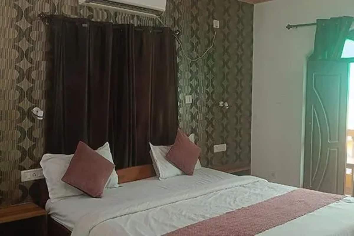 Egyptian cotton sheets, premium bedding, in-room safe, free WiFi