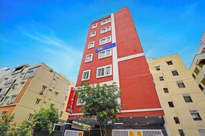 Exterior - Fabhotel Ab7 Stays (Hyderabad)