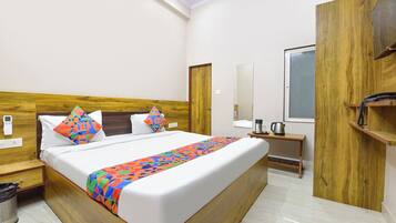 Egyptian cotton sheets, premium bedding, in-room safe, free WiFi