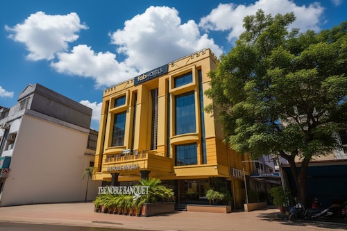 Fabhotel Marjan International