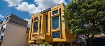 Fabhotel Marjan International