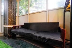 Coin salon dans le hall