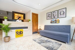 Reception - Fabhotel White Pearl (Indore)