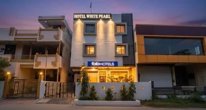 Fabhotel White Pearl