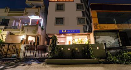 Fabhotel White Pearl