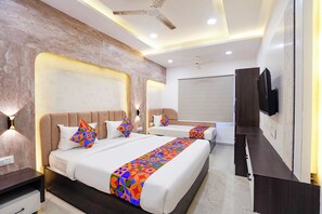 Egyptian cotton sheets, premium bedding, in-room safe, free WiFi