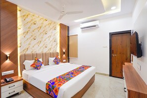 Deluxe Room | Egyptian cotton sheets, premium bedding, in-room safe, free WiFi
