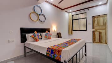 Egyptian cotton sheets, premium bedding, in-room safe, free WiFi