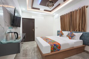 Egyptian cotton sheets, premium bedding, in-room safe, free WiFi