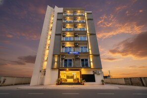 Exterior - Fabhotel Royal Suites I (Bengaluru)
