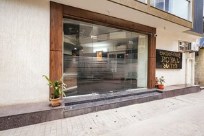 Property entrance - Fabhotel Royal Suites I (Bengaluru)