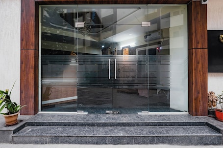 Property entrance. Fabhotel Royal Suites I