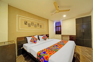 Egyptian cotton sheets, premium bedding, in-room safe, free WiFi - Fabhotel Million (Indore)