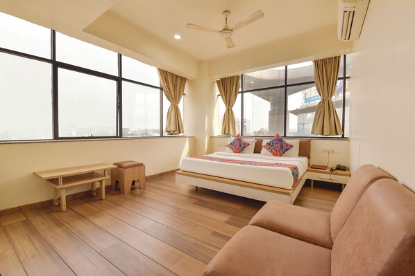 Egyptian cotton sheets, premium bedding, in-room safe, free WiFi