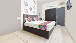 Deluxe Room | Egyptian cotton sheets, premium bedding, WiFi (free), bed sheets - Fabhotel Global Ad (Indore)
