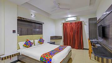 Deluxe Room | Egyptian cotton sheets, premium bedding, in-room safe, free WiFi