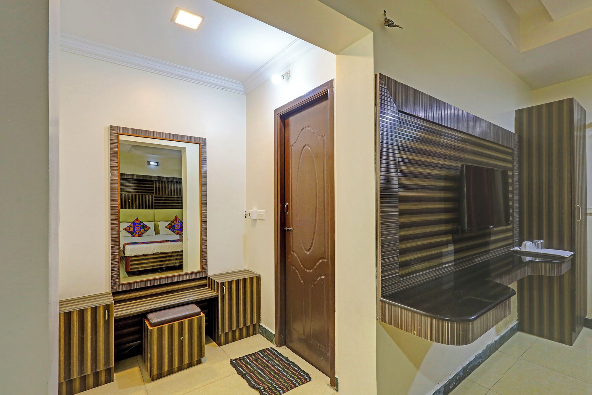 Egyptian cotton sheets, premium bedding, in-room safe, free WiFi