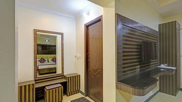 Egyptian cotton sheets, premium bedding, in-room safe, free WiFi