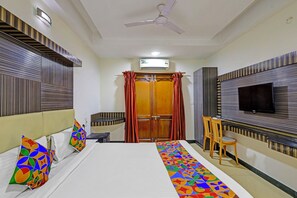 Egyptian cotton sheets, premium bedding, in-room safe, free WiFi