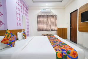 Egyptian cotton sheets, premium bedding, in-room safe, free WiFi