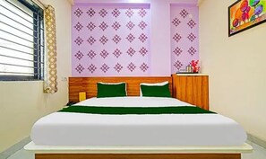 Egyptian cotton sheets, premium bedding, in-room safe, free WiFi