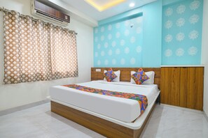 Egyptian cotton sheets, premium bedding, in-room safe, free WiFi