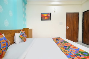 Egyptian cotton sheets, premium bedding, in-room safe, free WiFi