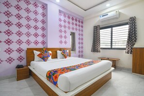 Egyptian cotton sheets, premium bedding, in-room safe, free WiFi