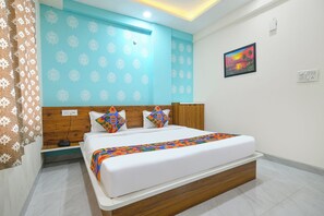 Egyptian cotton sheets, premium bedding, in-room safe, free WiFi - Fabhotel Chirag Inn (Indore)
