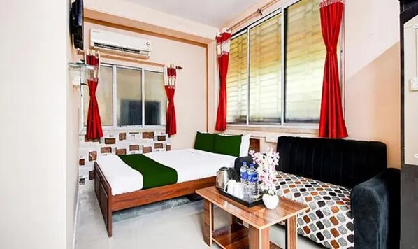 Egyptian cotton sheets, premium bedding, in-room safe, free WiFi