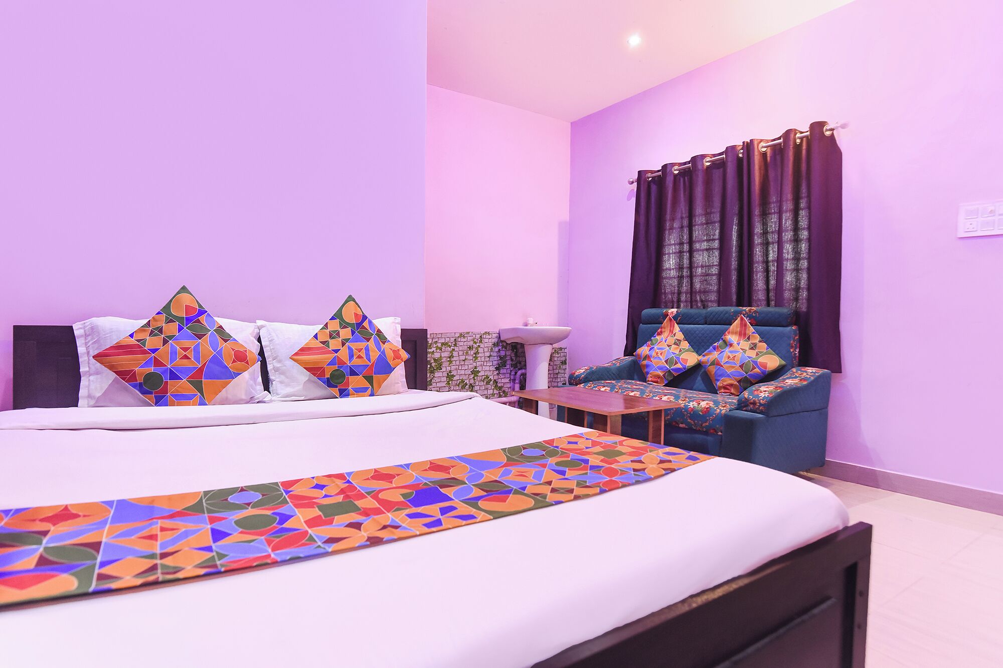 Egyptian cotton sheets, premium bedding, in-room safe, free WiFi