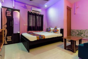 Egyptian cotton sheets, premium bedding, in-room safe, free WiFi