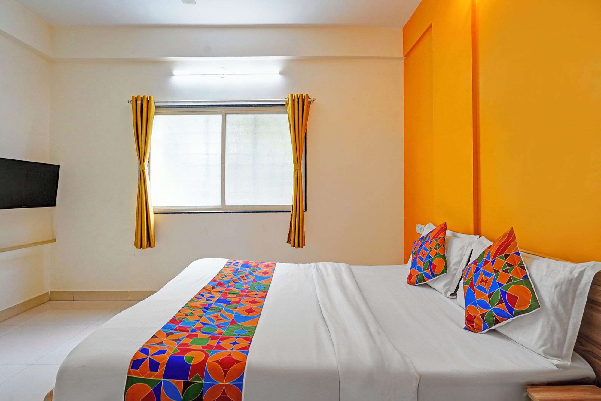 Egyptian cotton sheets, premium bedding, in-room safe, free WiFi