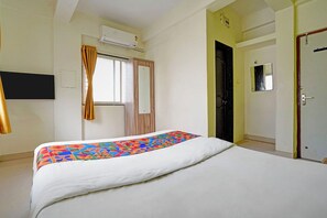 Egyptian cotton sheets, premium bedding, in-room safe, free WiFi