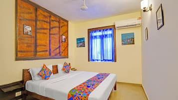 Egyptian cotton sheets, premium bedding, in-room safe, free WiFi