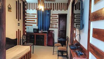 Egyptian cotton sheets, premium bedding, in-room safe, free WiFi