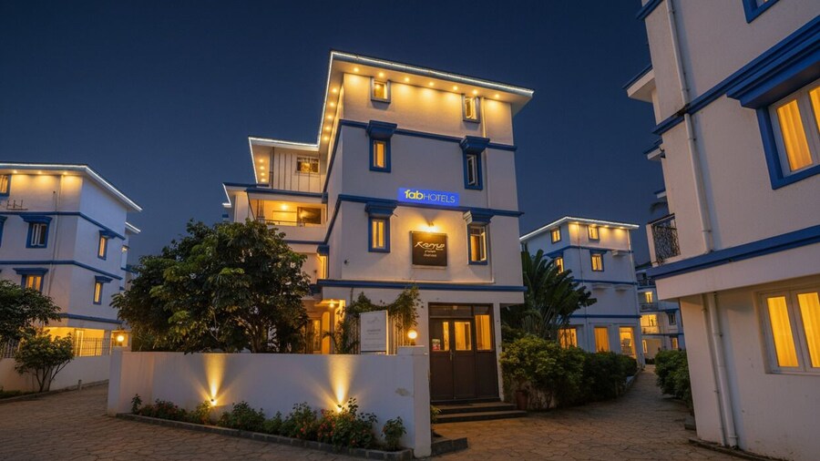 Fabhotel Park Grand Royal Palms