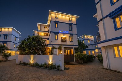 Fabhotel Park Grand Royal Palms