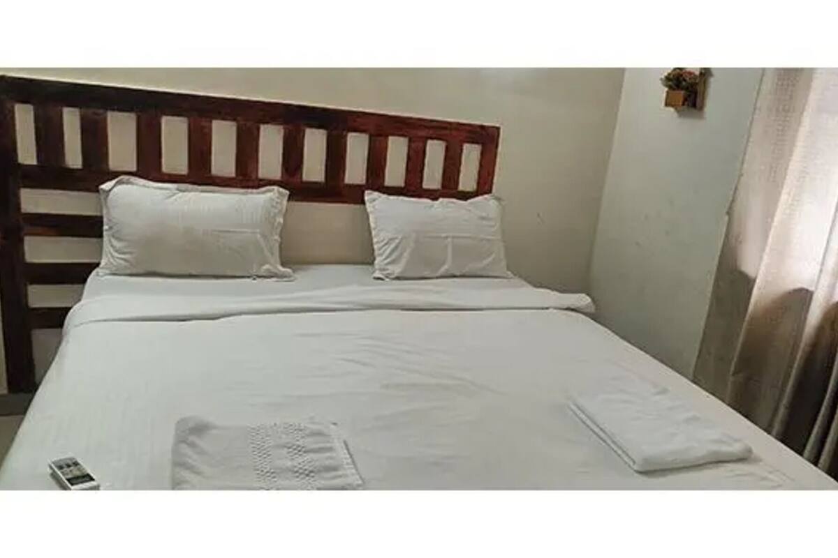Egyptian cotton sheets, premium bedding, in-room safe, free WiFi