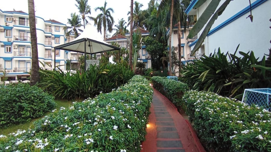 Fabhotel Park Grand Royal Palms