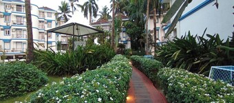 Fabhotel Park Grand Royal Palms