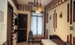 Egyptian cotton sheets, premium bedding, in-room safe, free WiFi