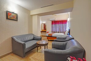 Egyptian cotton sheets, premium bedding, in-room safe, free WiFi - Fabhotel Aura Inn (Bangalore)