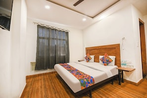 Deluxe Room | Egyptian cotton sheets, premium bedding, in-room safe, free WiFi - Fabhotel Santosh Residency (New Delhi)