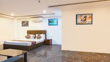 Egyptian cotton sheets, premium bedding, in-room safe, free WiFi