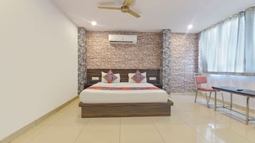 Egyptian cotton sheets, premium bedding, in-room safe, free WiFi