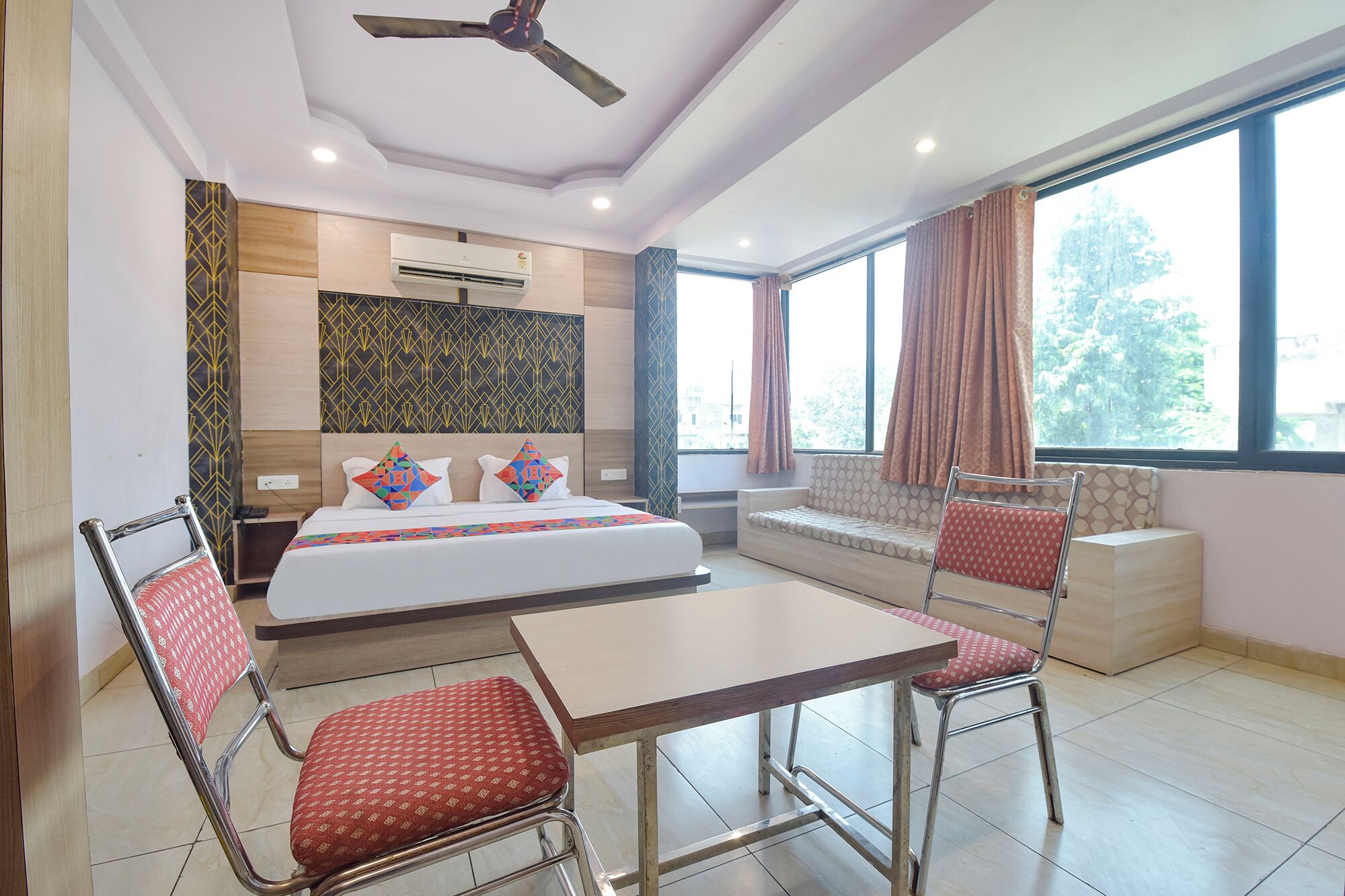 Egyptian cotton sheets, premium bedding, in-room safe, free WiFi