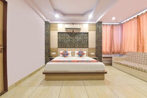Premium kamer | Lakens van Egyptisch katoen, luxe beddengoed, een kluis op de kamer