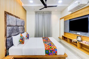 Egyptian cotton sheets, premium bedding, in-room safe, free WiFi - Fabhotel Vishnu Grand (Rajahmundry)